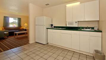 Upgraded, Studio Suite, 2 Double Beds, Non Smoking | Private kitchenette | Fridge, microwave, coffee/tea maker