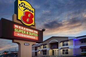 Exterior - Super 8 by Wyndham Kissimmee (Kissimmee)