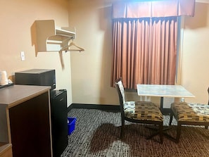 Room, 1 Queen Bed, Mobility Accessible, Non Smoking (Bathtub w/ Grab Bars)