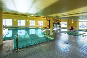 Indoor pool - Ramada by Wyndham Cranbrook (Cranbrook)