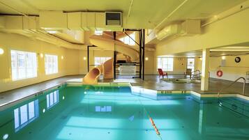 Una piscina techada