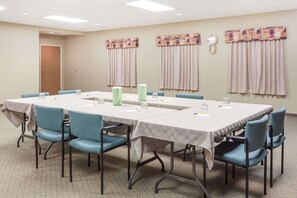 Meeting facility - Super 8 by Wyndham Dauphin (Dauphin)