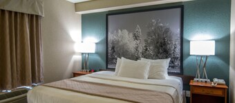 Super 8 by Wyndham Dauphin