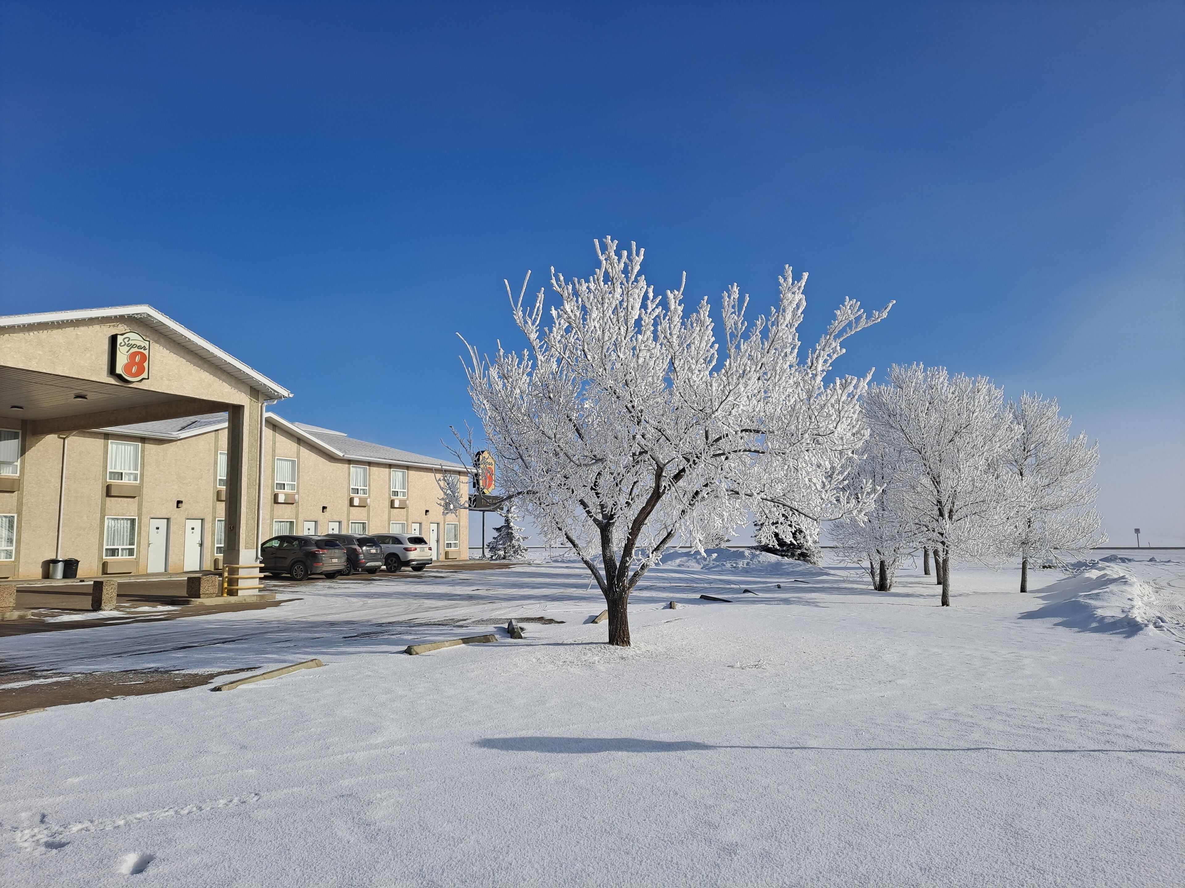 Vista frontal de la propiedad