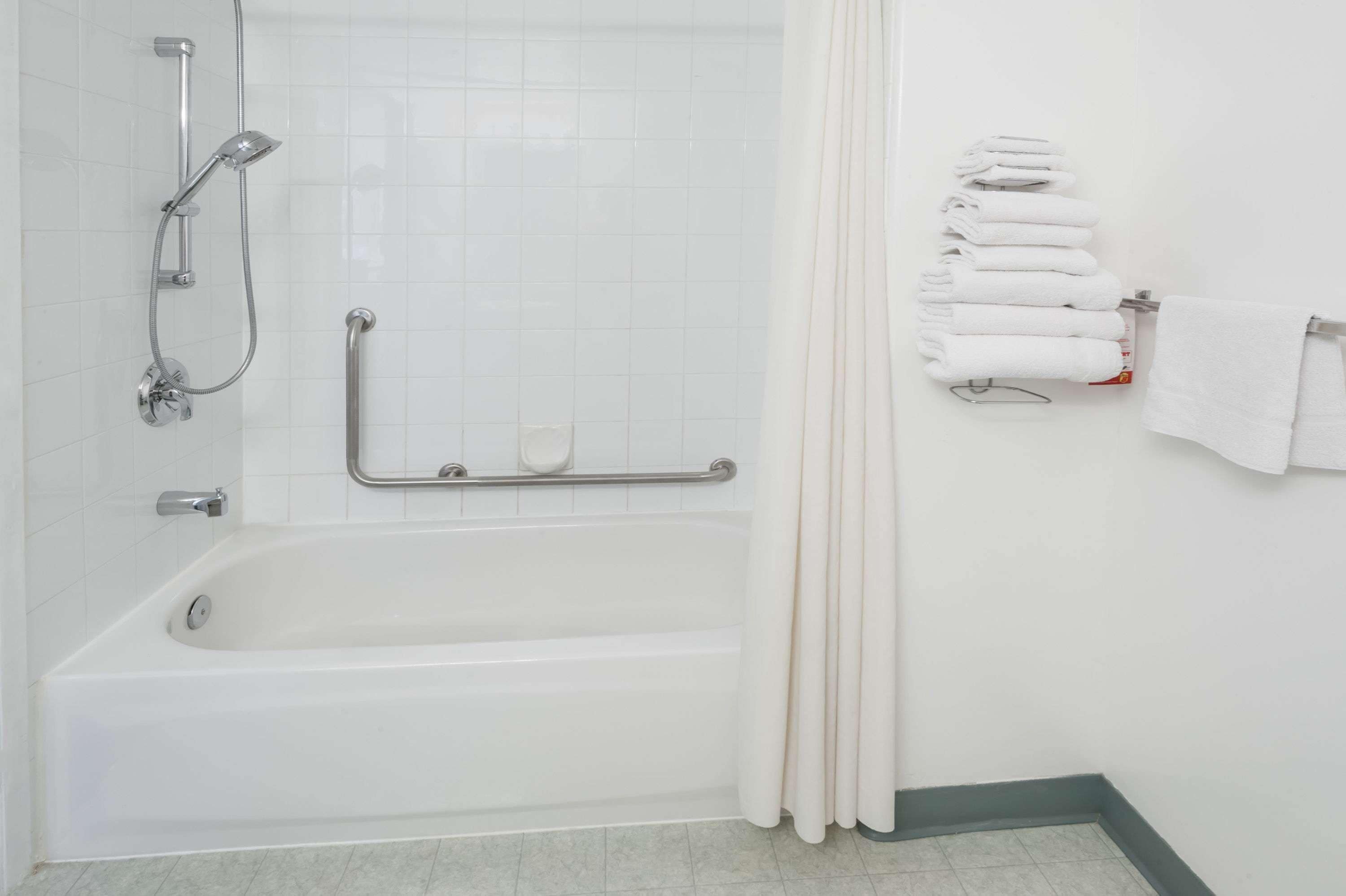 combined shower/bathtub, free toiletries, hair dryer, towels