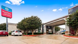 Exterior - SureStay Plus by Best Western San Antonio Airport (San Antonio)
