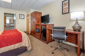 Standardzimmer, 1 Queen-Bett, Nichtraucher | 1 Schlafzimmer, Schreibtisch, Bügeleisen/Bügelbrett, Zustellbetten