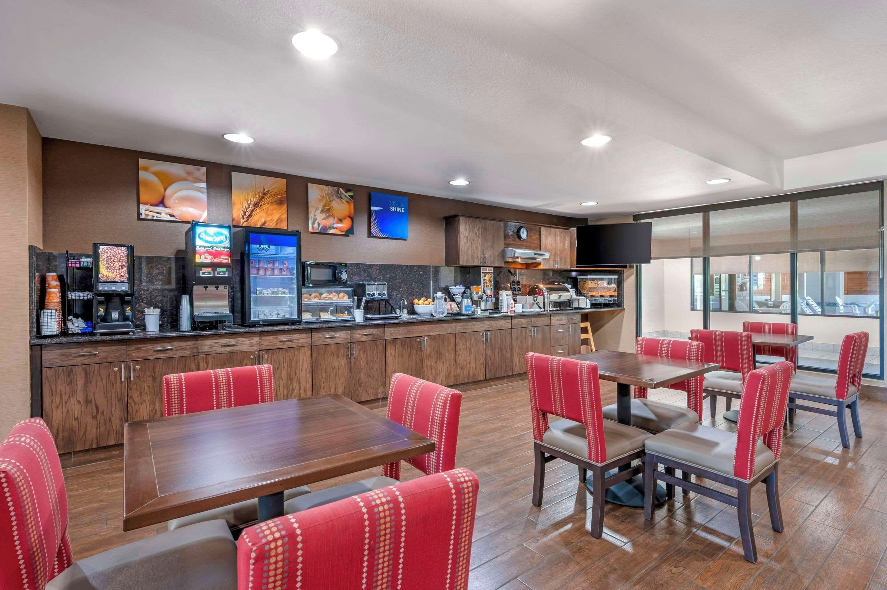 Petit déjeuner buffet compris