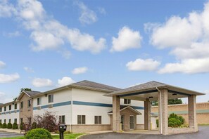 Terrace/patio - Super 8 by Wyndham Heath/Newark (Heath)