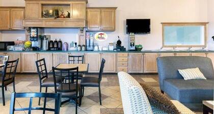 Super 8 by Wyndham Tulsa/Downtown/East