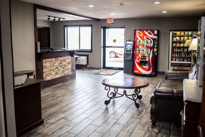 波普勒布拉夫密苏里温德姆速 8 酒店