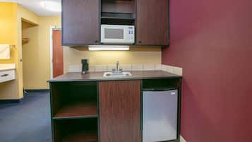 Refrigerador, microondas, cafetera/tetera