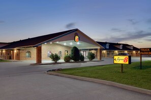 A motel with a covered entrance, a Super 8 sign, and a truck parking sign.