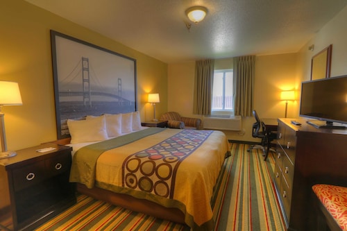 Super 8 by Wyndham Mt. Pleasant