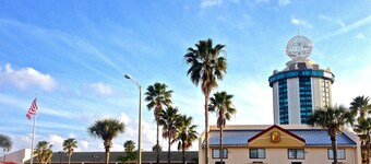Super 8 by Wyndham Orlando International Drive