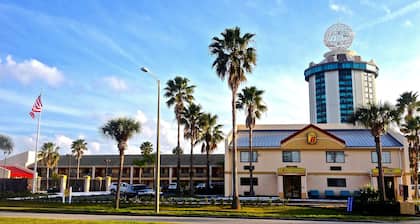 Super 8 by Wyndham Orlando International Drive