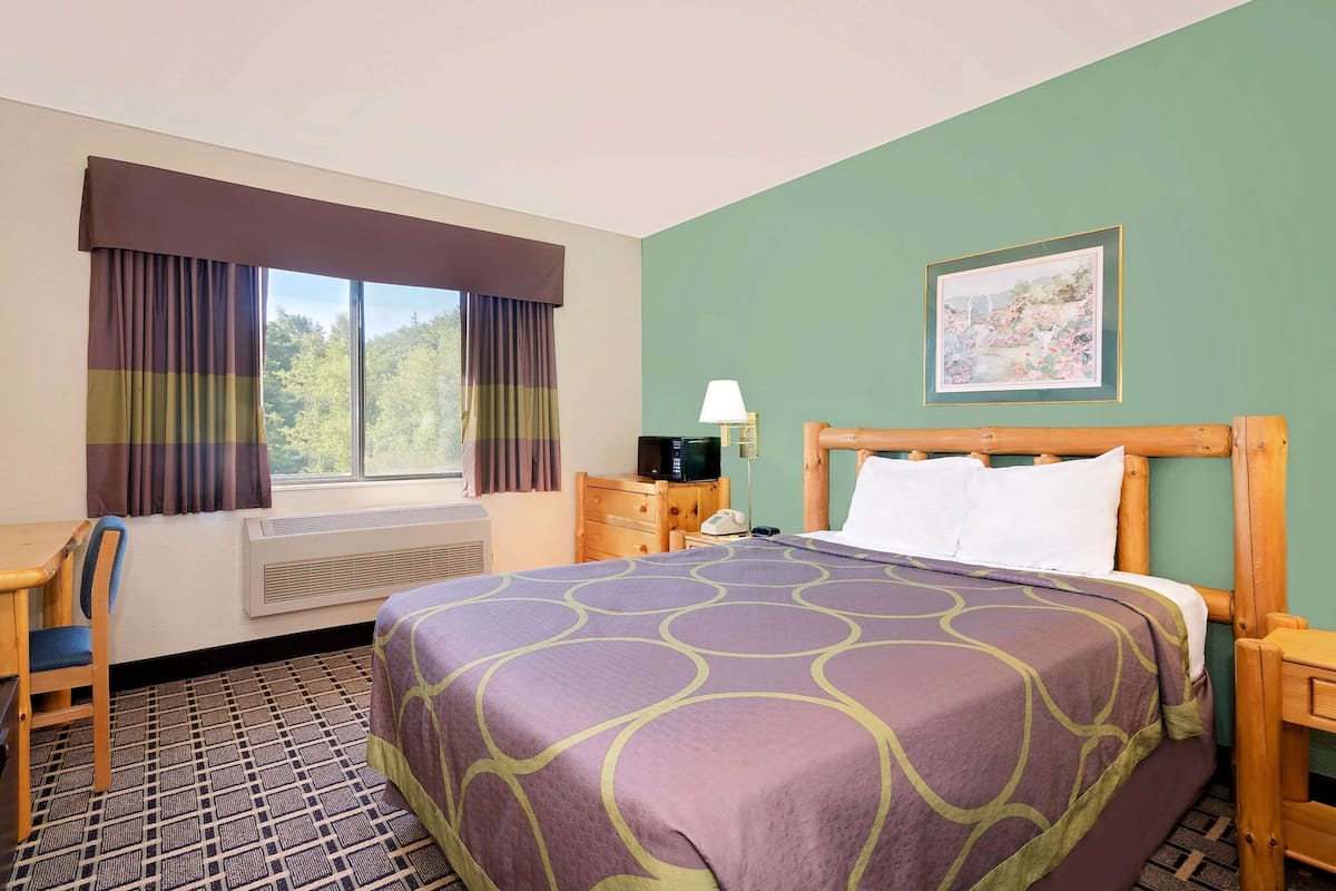 Rollaway beds, Internet, alarm clocks