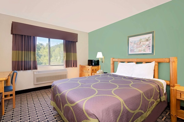 Room, 1 King Bed, Non Smoking | Rollaway beds, Internet, alarm clocks