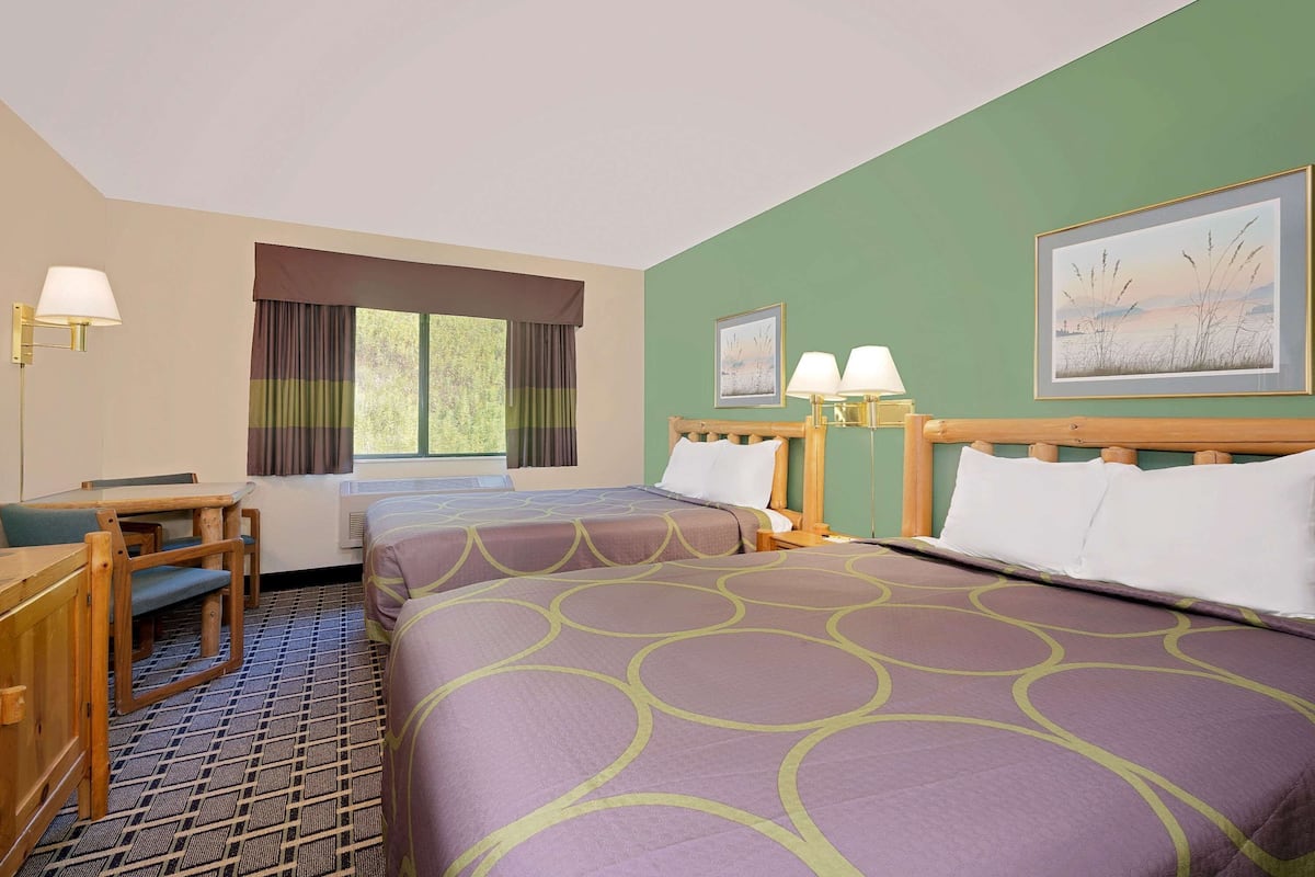 Rollaway beds, Internet, alarm clocks