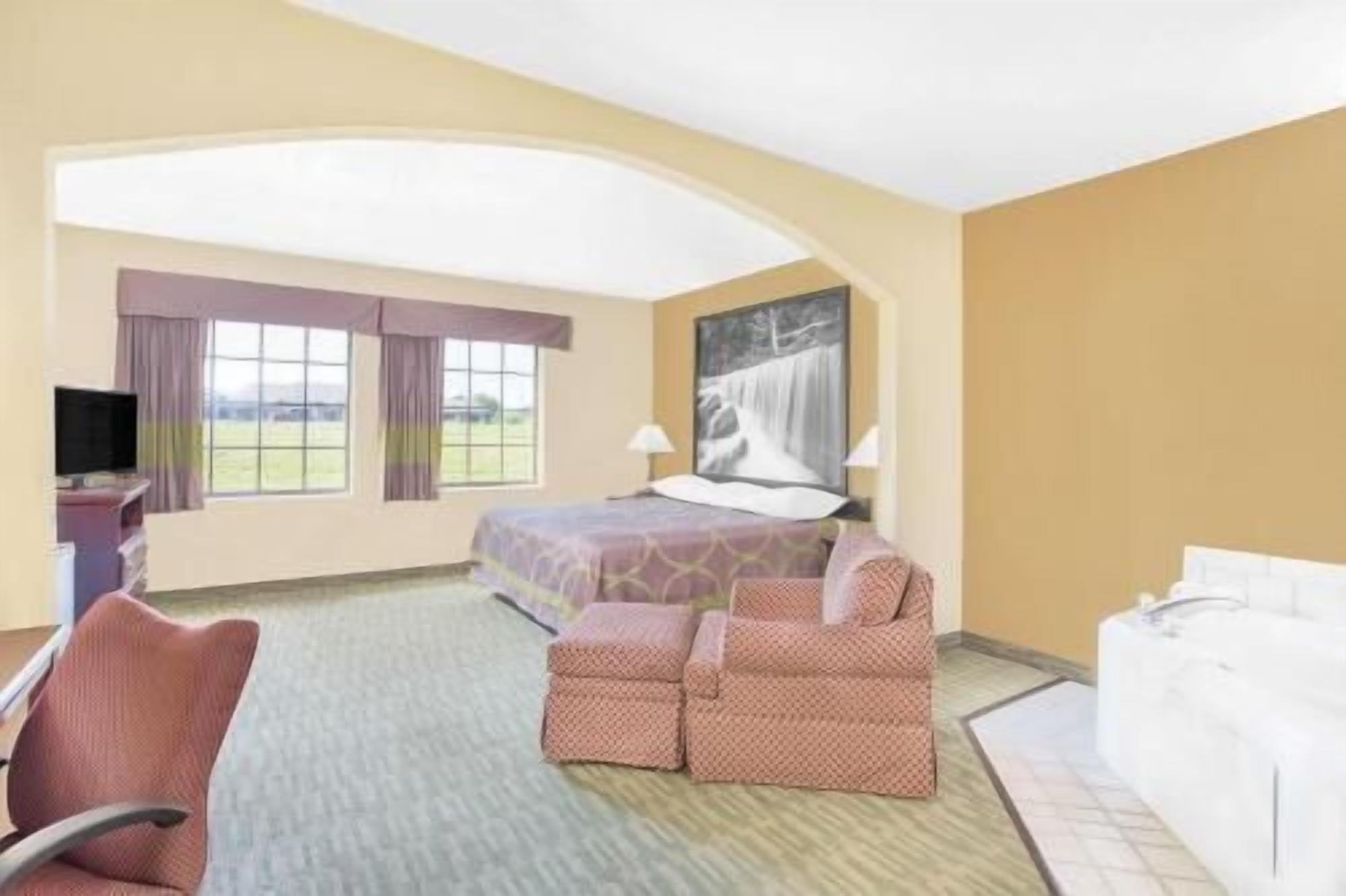 Desk, free cribs/infant beds, rollaway beds, free WiFi