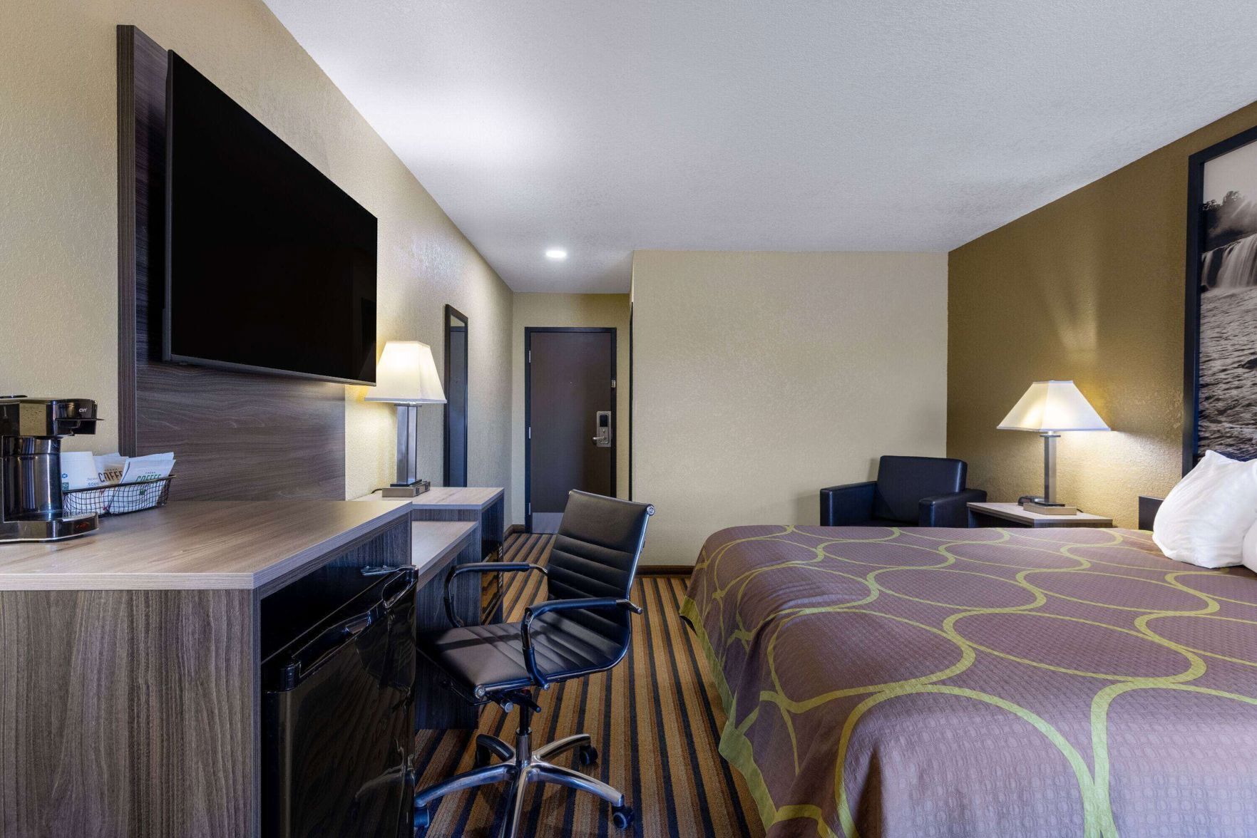 Desk, free cribs/infant beds, rollaway beds, free WiFi