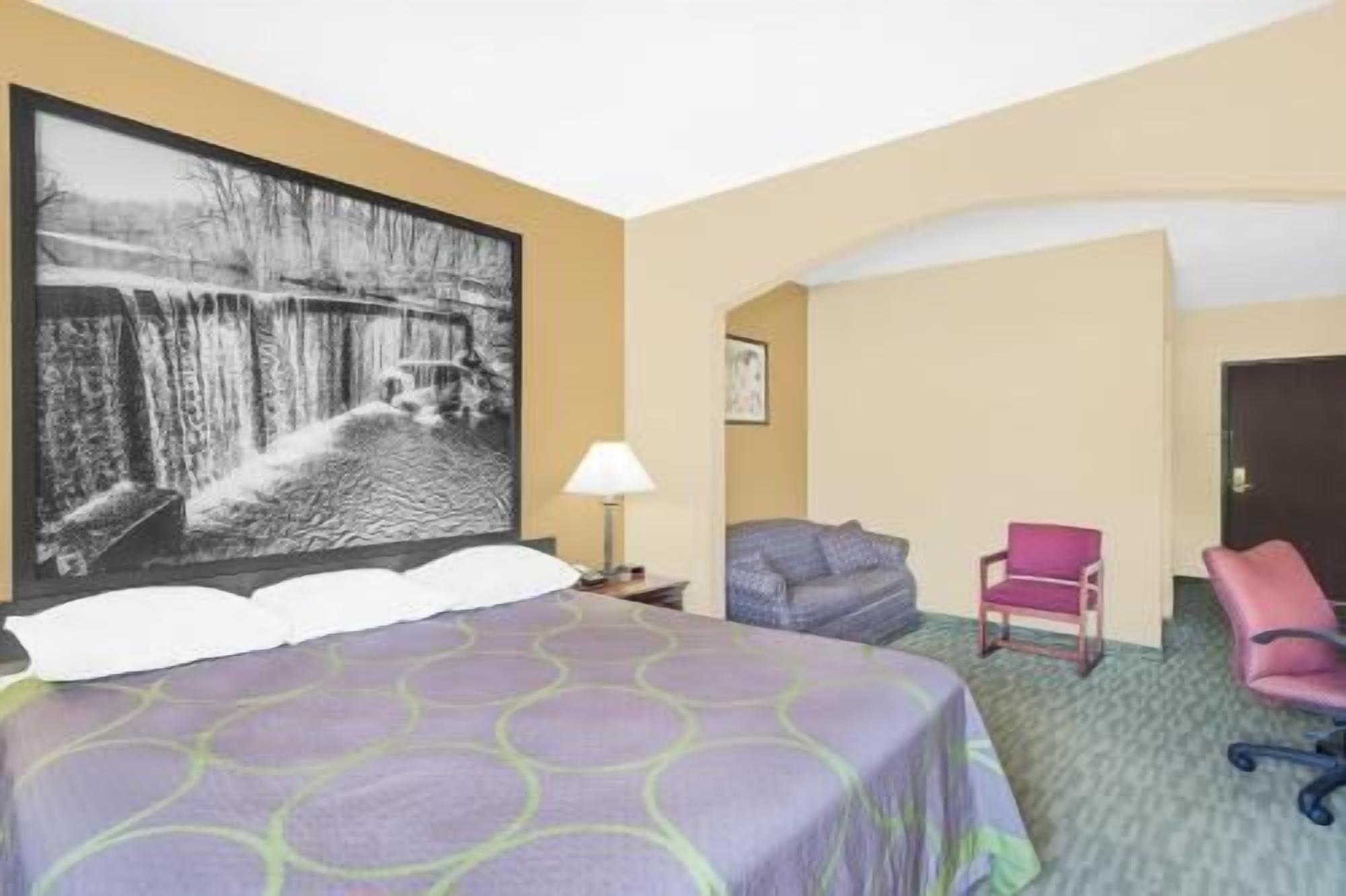 Desk, free cribs/infant beds, rollaway beds, free WiFi