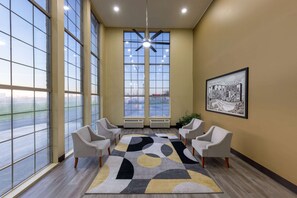 Lobby - Super 8 by Wyndham Nixa/Springfield Area (Nixa)