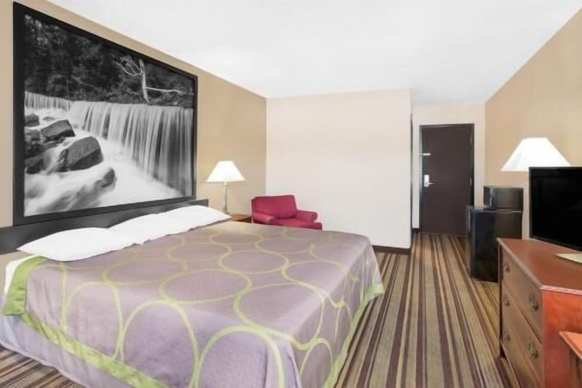 Desk, free cribs/infant beds, rollaway beds, free WiFi