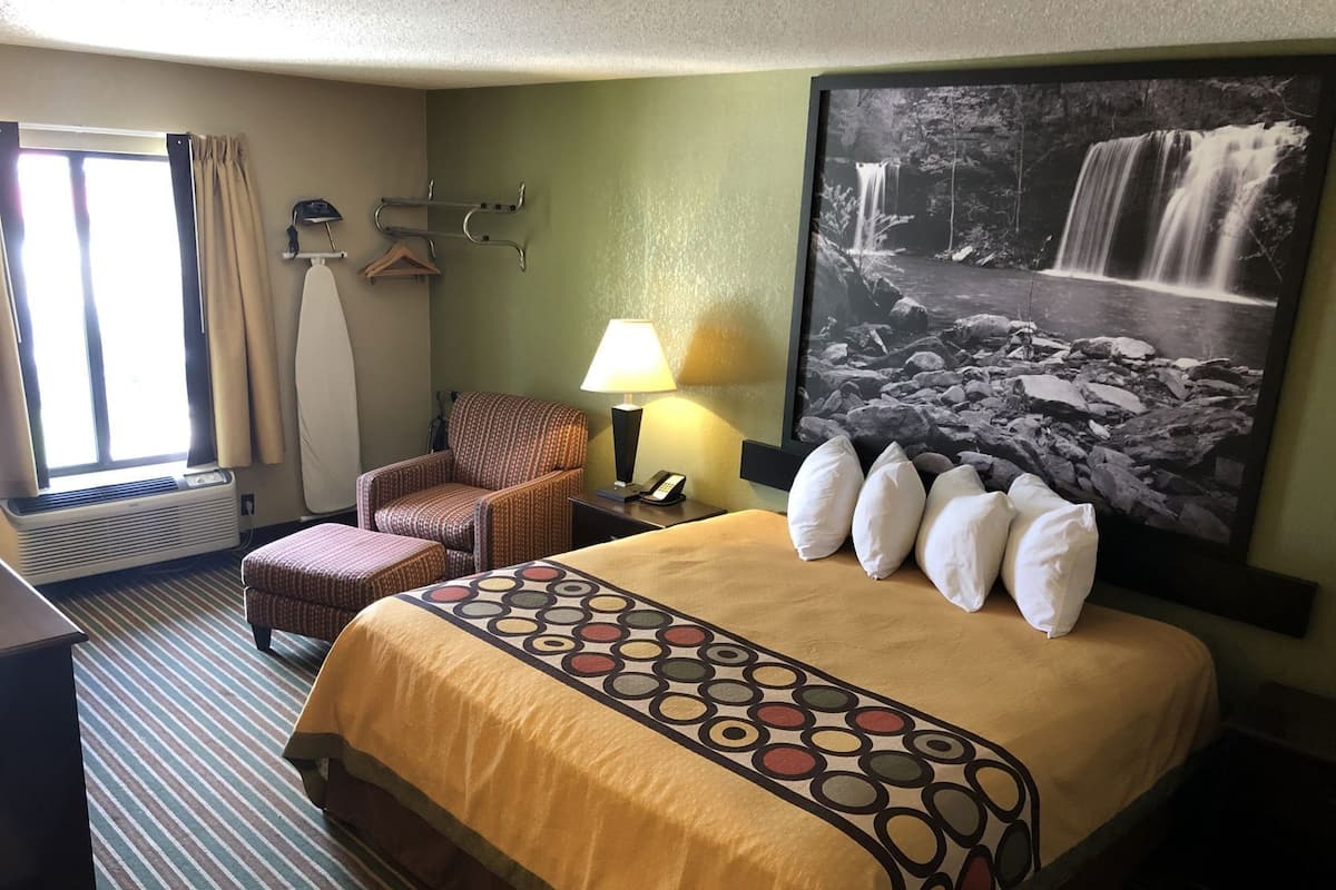 Desk, laptop workspace, iron/ironing board, free internet