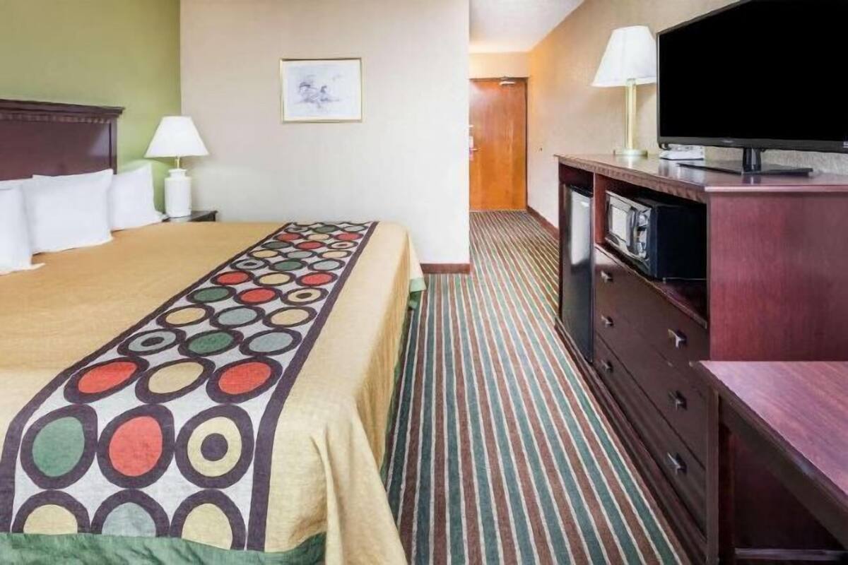 Meja kerja, ruang kerja ramah laptop, dan setrika/meja setrika