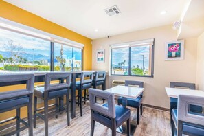 Esmorzar diari continental gratuït 