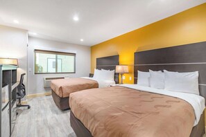 Habitació estàndard, 2 llits de matrimoni, no fumadors | Escriptori, cortines opaques, planxa i posts de planxar i wifi gratuïta 