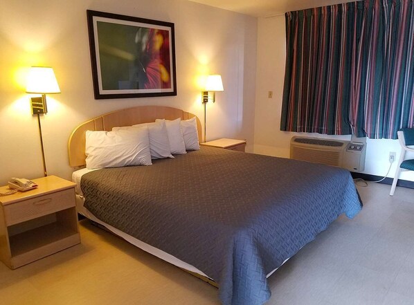 Escritorio, insonorización, tabla de planchar con plancha y wifi gratis 