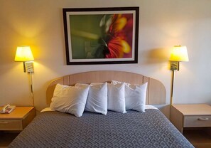 Desk, soundproofing, iron/ironing board, free WiFi - Americas Best Value Inn Eloy Casa Grande (Eloy)