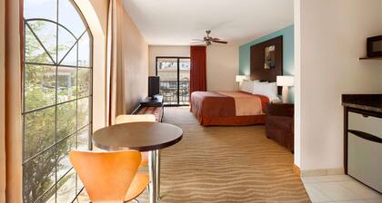 Super 8 by Wyndham Indio