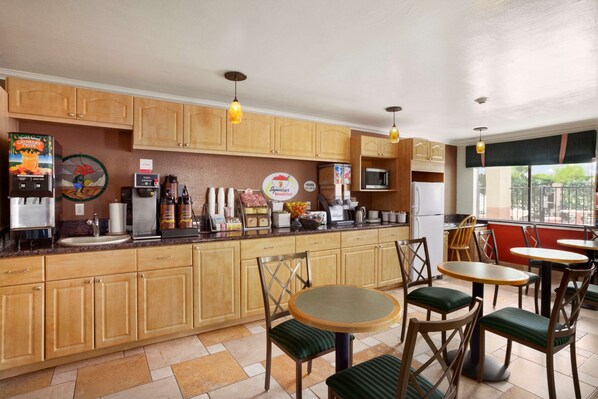 Free daily continental breakfast 