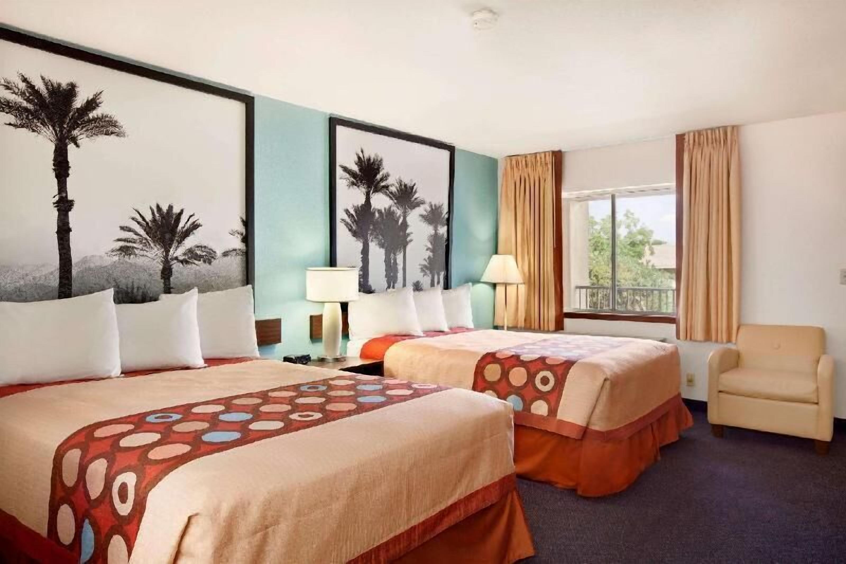 In-room safe, soundproofing, free WiFi, bed sheets