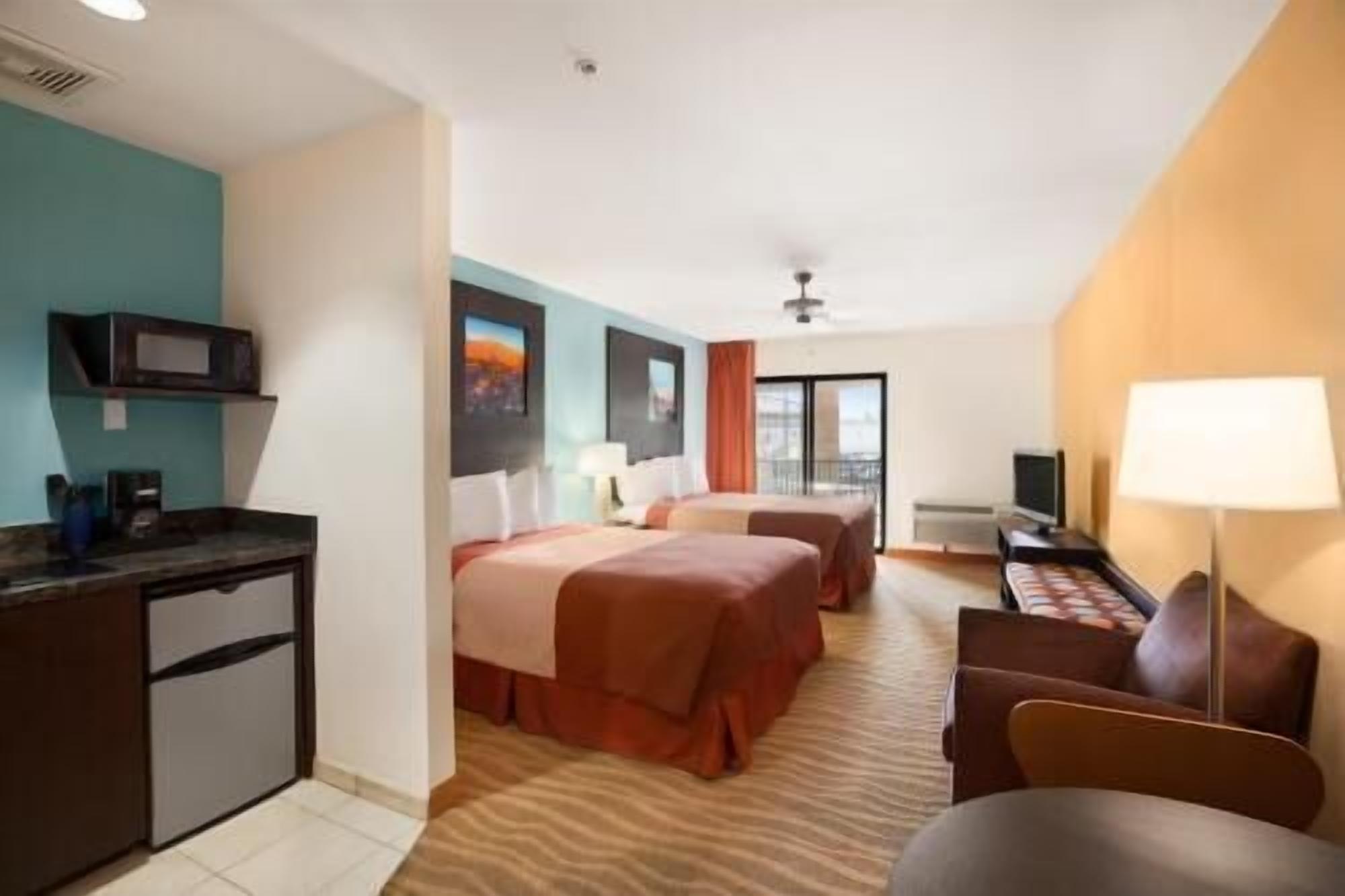 In-room safe, soundproofing, free WiFi, bed sheets