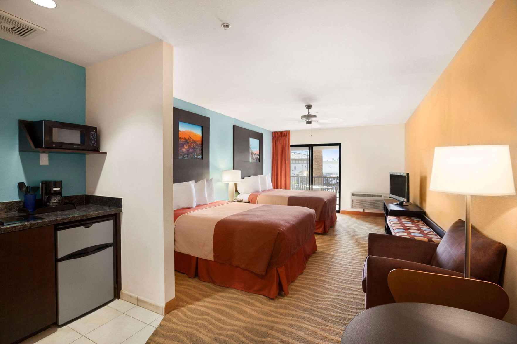 In-room safe, soundproofing, free WiFi, bed sheets