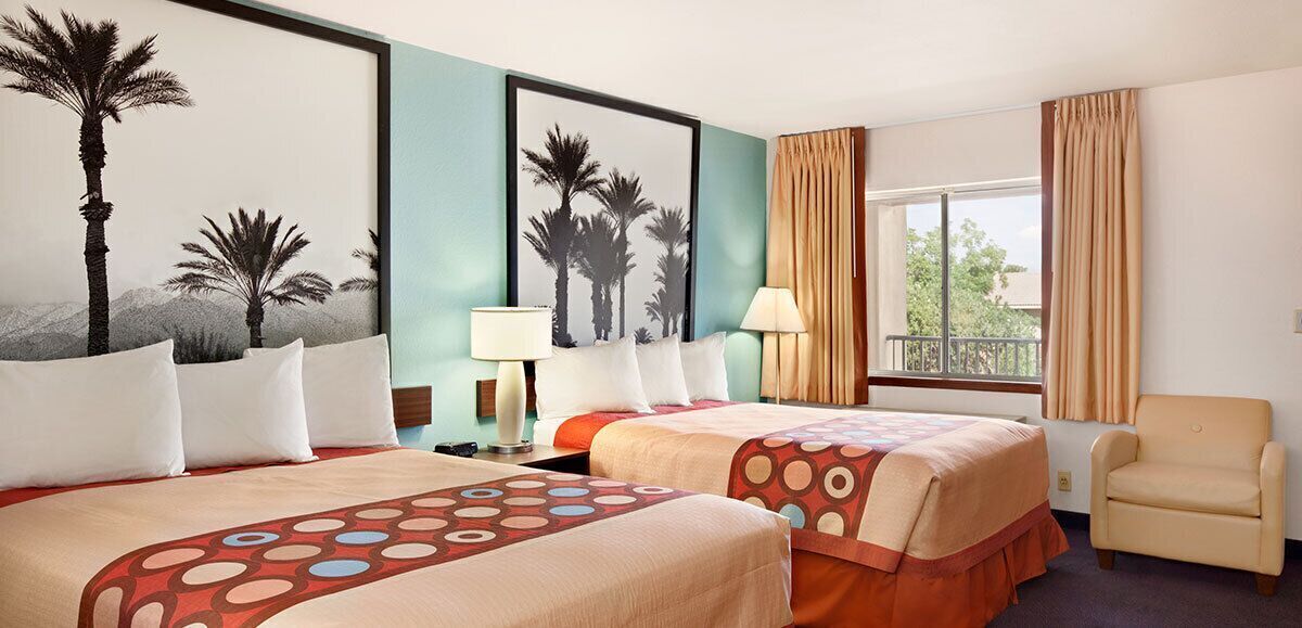 In-room safe, soundproofing, free WiFi, bed sheets
