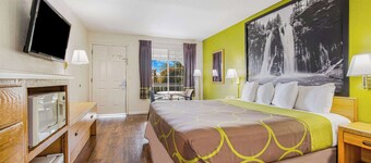 Super 8 by Wyndham Auburn