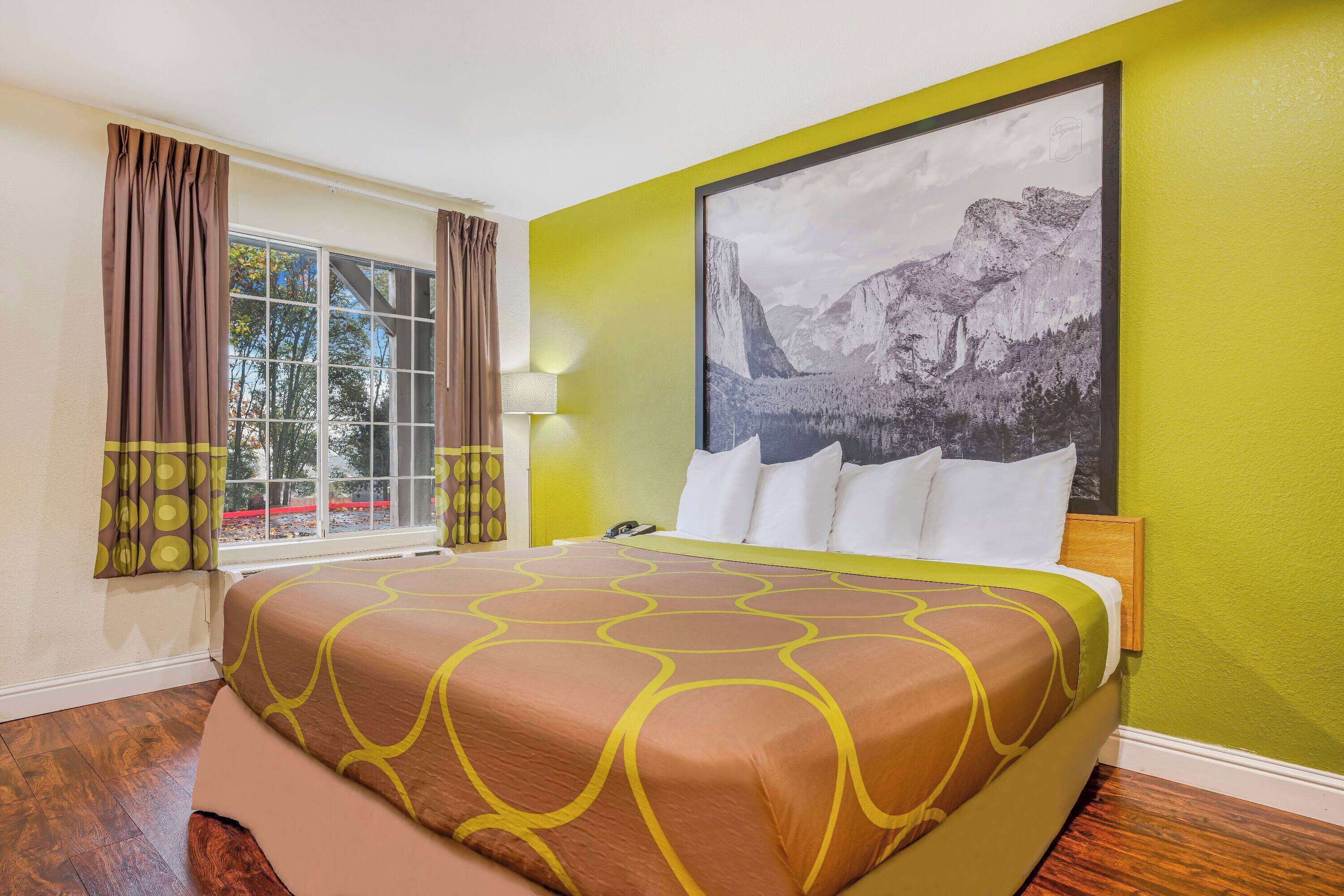 Espacio para trabajar con laptop, cunas gratuitas y wifi gratis 