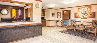 Super 8 by Wyndham Van Buren/Ft. Smith Area