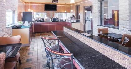 Super 8 by Wyndham Van Buren/Ft. Smith Area