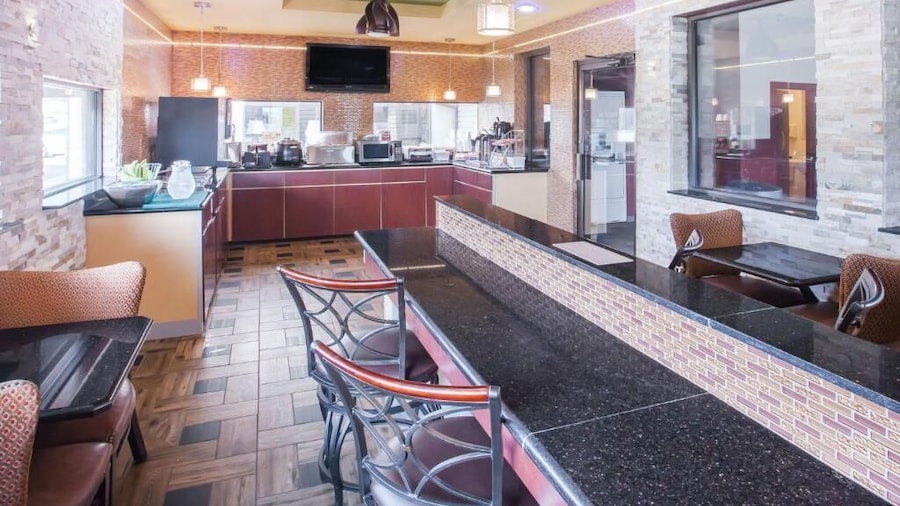 Super 8 by Wyndham Van Buren/Ft. Smith Area