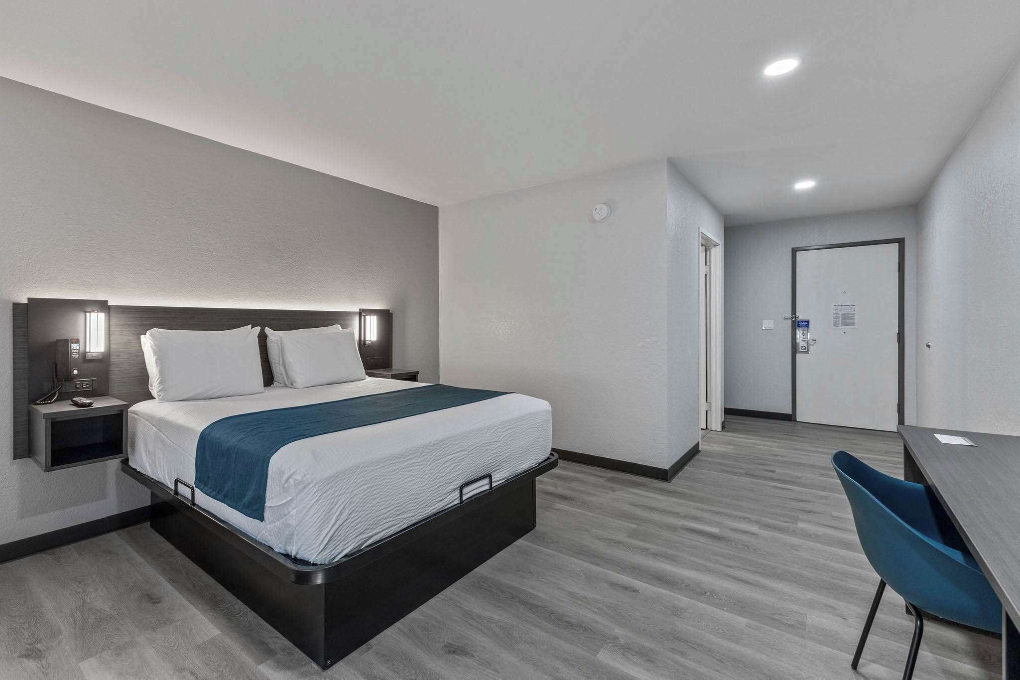 Desk, laptop workspace, free WiFi, bed sheets