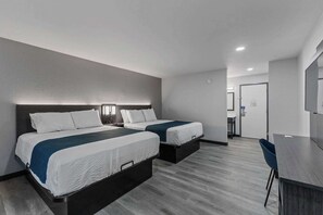Desk, laptop workspace, free WiFi, bed sheets - Motel 6 Brighton CO Denver Northeast (Brighton)