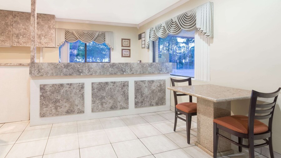 Super 8 by Wyndham Ft Walton Beach