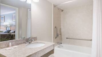 Combined shower/bathtub, free toiletries, hair dryer, towels