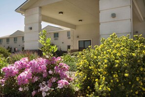 Exterior - Super 8 by Wyndham Big Timber (Big Timber)